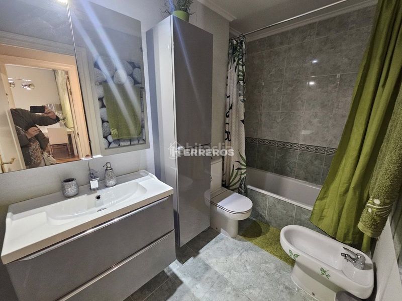 Foto 5fe3b97d-b21e-4d83-8f56-0744b1b51ab3. Planta baixa amb calefacció aparcament piscina a Logroño