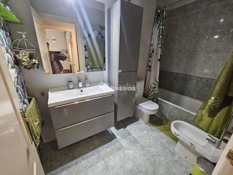 Foto 8fa0c7f5-6a3d-4449-9b87-b60d82b0b6dc. Planta baixa amb calefacció aparcament piscina a Logroño