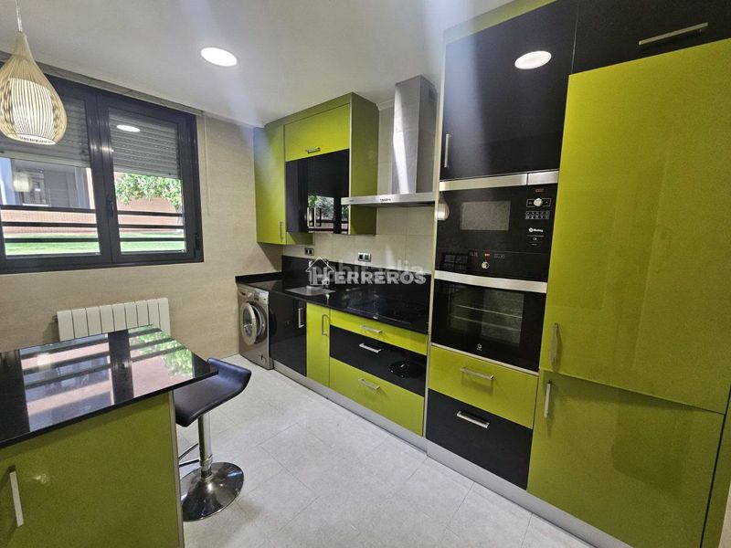 Foto 91e17b6d-87dd-4c8d-9041-542661836353. Planta baixa amb calefacció aparcament piscina a Logroño