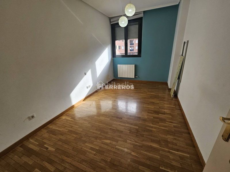 Foto 92f50783-3ee2-4365-95a2-885fcd5bbb32. Planta baixa amb calefacció aparcament piscina a Logroño