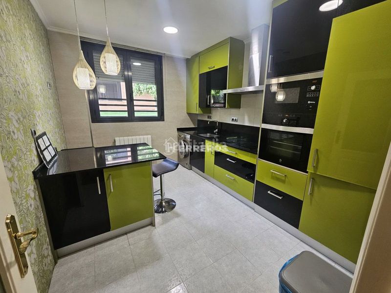 Foto d164f8b1-574b-487e-8237-c6ce123405f4. Planta baixa amb calefacció aparcament piscina a Logroño