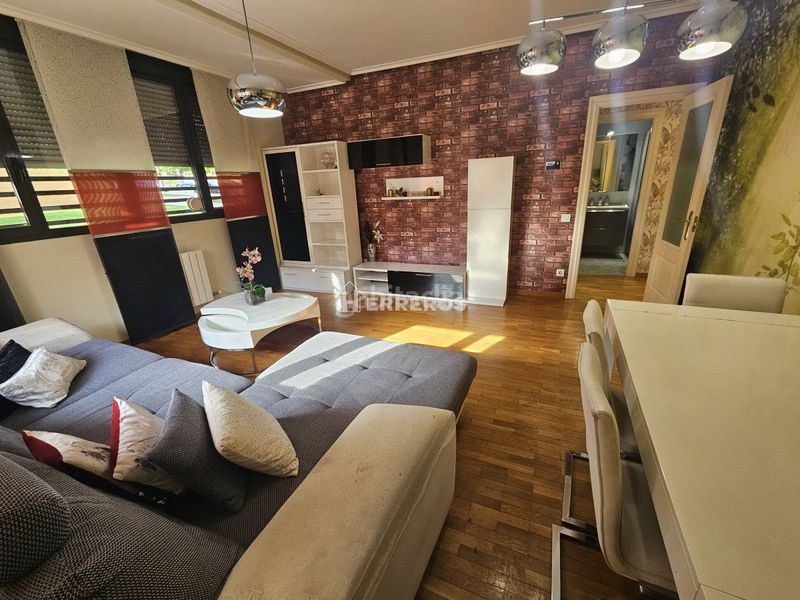 Foto e41317ab-6377-4977-9e3f-f2da7e0bc854. Planta baixa amb calefacció aparcament piscina a Logroño