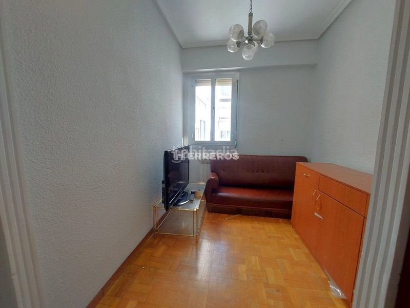 Foto efcfdd45-77df-41d3-b332-d6cc8ece8d99. Pis amb calefacció a Residencia Logroño