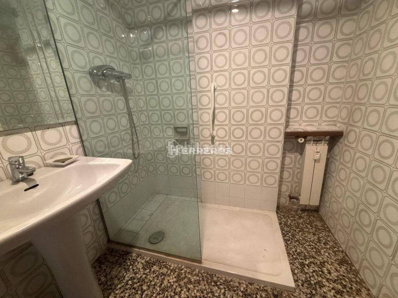 Foto 2046468a-8cfc-450b-ade3-a7ac98f4e562. Piso  en venta en solidaridad, 4 dormitorios. en Logroño