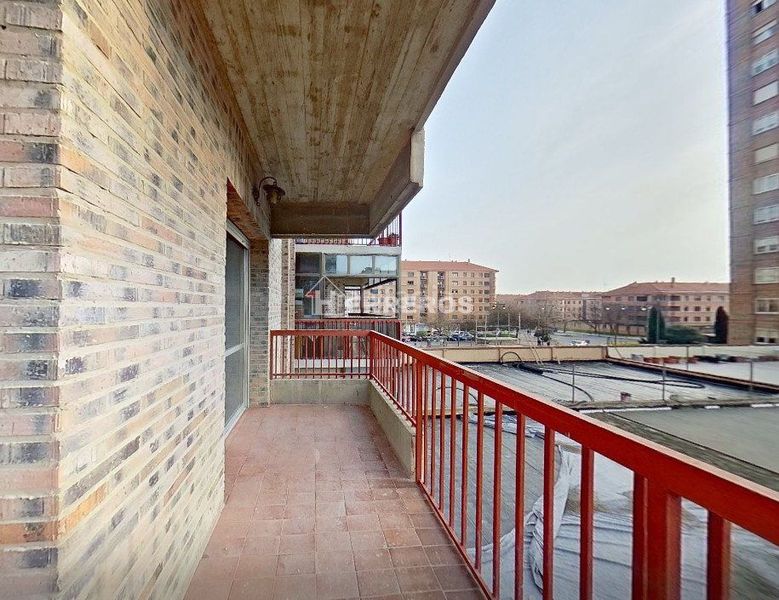 Foto 87f5c6e1-f0da-46a0-9873-5b9129b9045a. Piso  en venta en solidaridad, 4 dormitorios. en Logroño