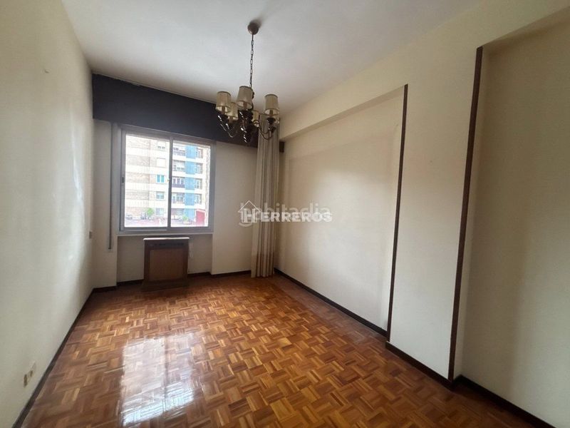 Foto 9dafda66-d39d-4b06-883b-2187ff1cff7e. Piso  en venta en solidaridad, 4 dormitorios. en Logroño