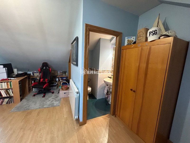 Foto 2fb68d65-d040-4203-b180-177a61619535. Casa adossada amb calefacció aparcament piscina a Logroño