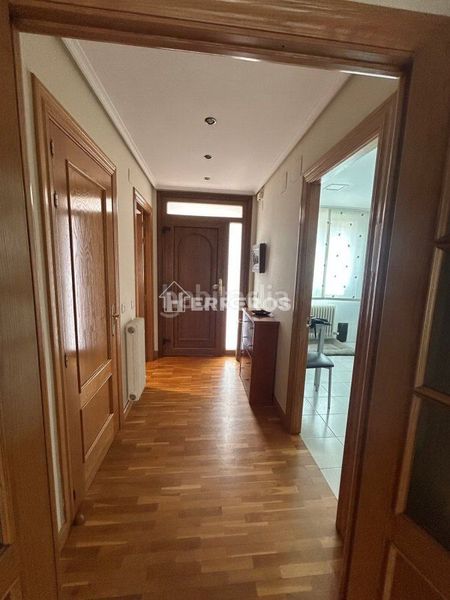 Foto 505dade7-788c-4dd5-896c-f8fdc184ddf2. Casa adossada amb calefacció aparcament piscina a Logroño