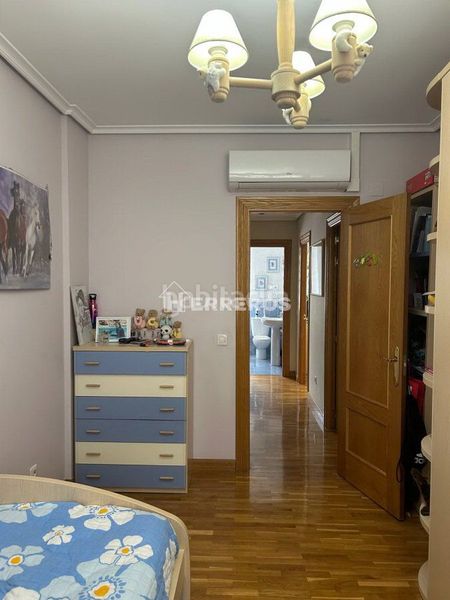 Foto 7681670e-49a4-4a88-b155-0a2a5d340c5a. Casa adossada amb calefacció aparcament piscina a Logroño