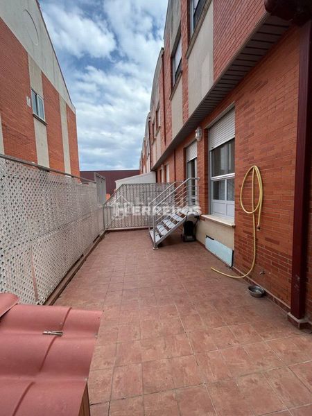 Foto 932ec93c-9324-4836-a692-7192926f758f. Casa adossada amb calefacció aparcament piscina a Logroño