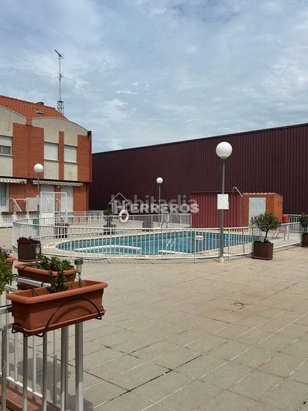 Foto 9ec30f4e-59c3-4d39-a474-e9c0c3bb466e. Casa adossada amb calefacció aparcament piscina a Logroño