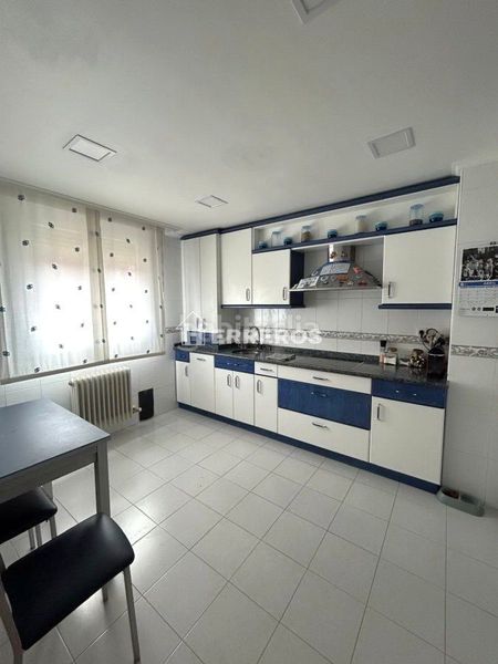 Foto a5ffe4b1-c6af-4bd4-a39f-ed313eae2df2. Casa adossada amb calefacció aparcament piscina a Logroño