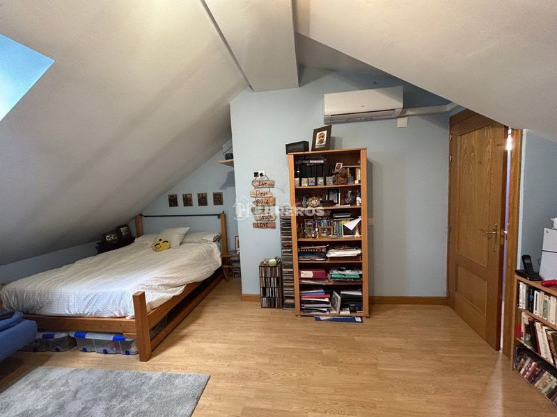 Foto c9a8e060-3de9-41cd-8dc0-ca7185f1bd0e. Casa adossada amb calefacció aparcament piscina a Logroño