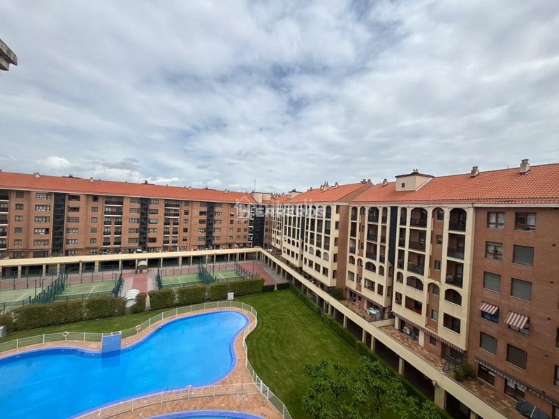 Foto 7430f317-afc3-4310-aa4d-f7d3b85cc95b. Pis amb calefacció aparcament piscina a San Adrián Logroño
