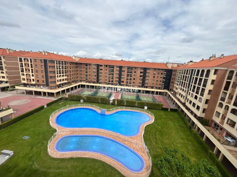 Foto a54f9f49-42d0-45df-bae0-3b95cae49b02. Pis amb calefacció aparcament piscina a San Adrián Logroño