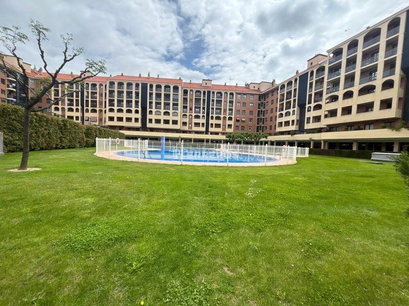 Foto e9117222-c7de-4410-9b0c-be3da507edb3. Pis amb calefacció aparcament piscina a San Adrián Logroño
