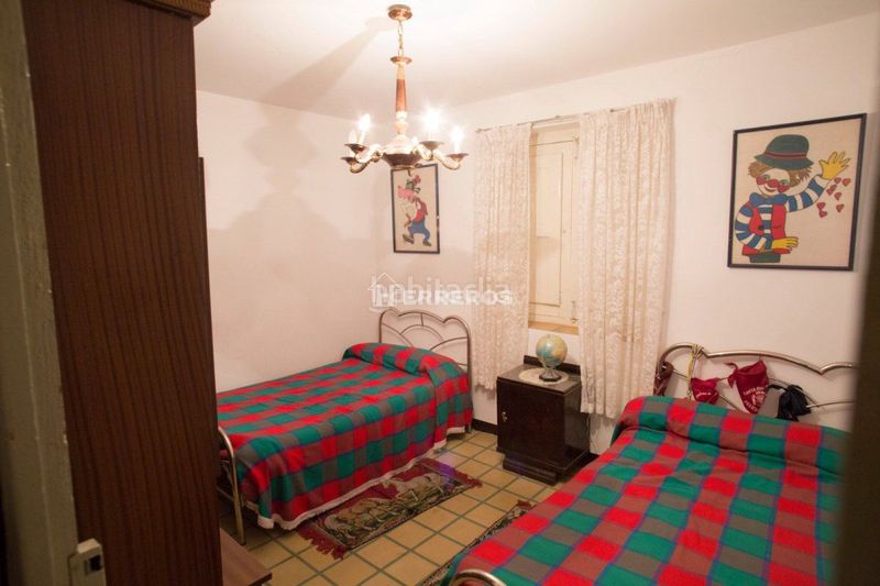 Foto 118c922f-eb5f-4102-8a29-195a42c0a54a. Casa amb aparcament a Santa Coloma