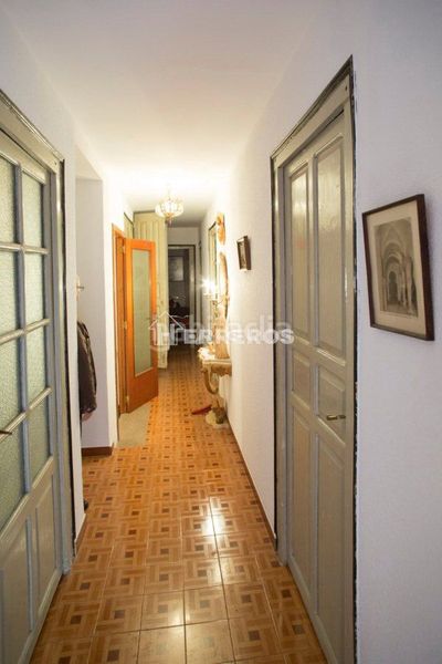 Foto 18254f7b-4486-482c-a46b-367751c3540c. Casa amb aparcament a Santa Coloma
