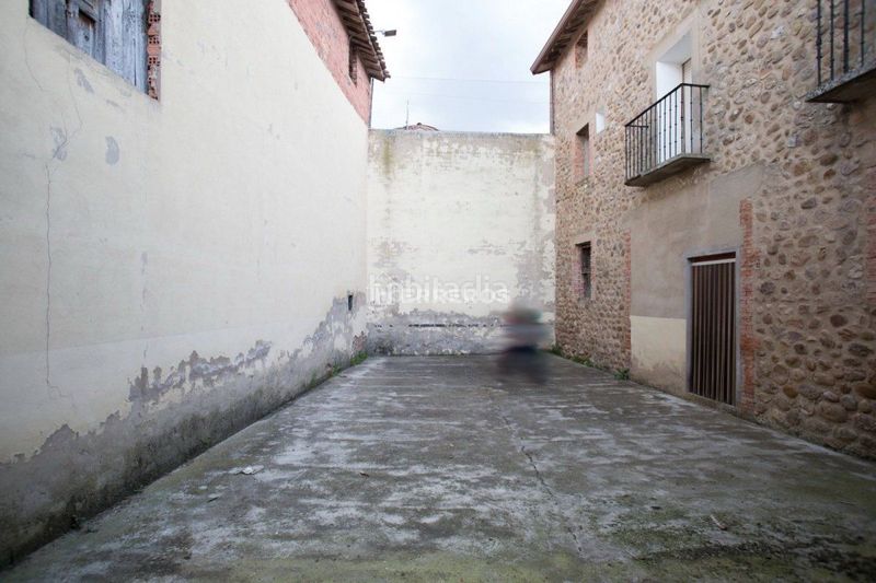Foto 1c284806-1f13-4c7a-8f23-d32f8f7dda1b. Casa amb aparcament a Santa Coloma