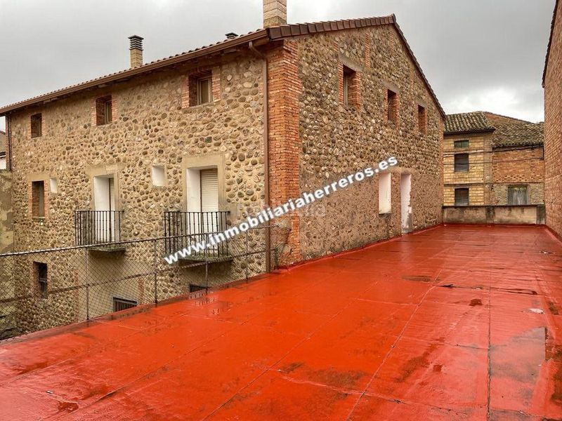 Foto 4a7e2e64-e8b8-49fd-a26b-b651b38a02ef. Casa amb aparcament a Santa Coloma