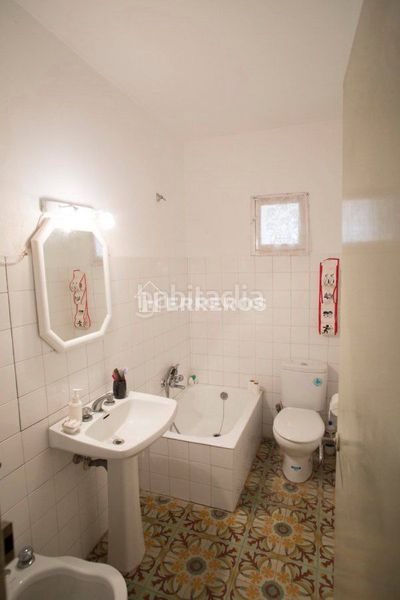 Foto 8a65d210-4834-4507-8568-6fa0d64427ad. Casa amb aparcament a Santa Coloma