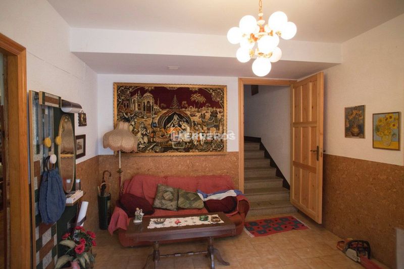 Foto 91268a1b-1c78-46a9-9c3d-34877d8ba6bc. Casa amb aparcament a Santa Coloma