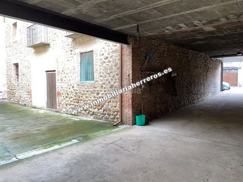 Foto cb4318d4-38ae-4a10-baa1-faade0bb1d12. Casa amb aparcament a Santa Coloma