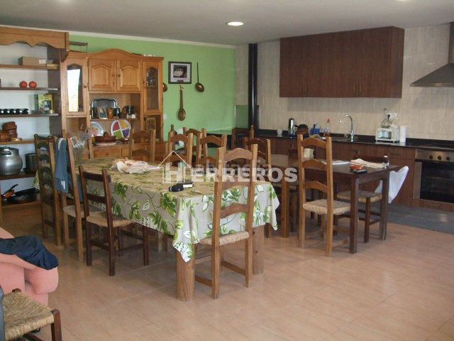 Foto 98993515-0291-46e8-b16d-b2154d104ff8. Local comercial a Alberite