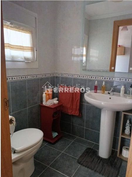 Foto 0a9f04c3-9939-4f0b-a132-e3c6712279fb. Casa adossada amb calefacció aparcament a Alesanco