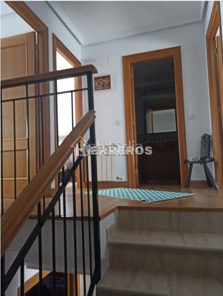 Foto 32c200e0-820b-4e1e-96db-36fb906a0a2b. Casa adossada amb calefacció aparcament a Alesanco