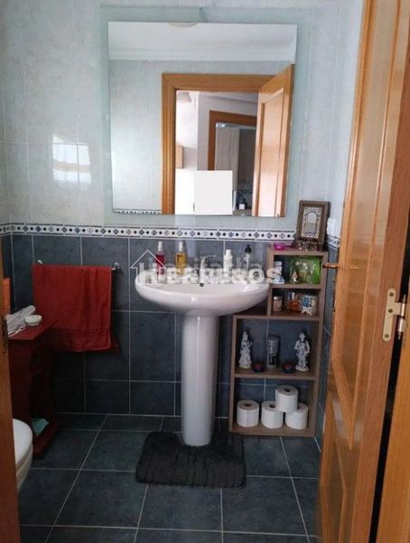 Foto 44ea3282-2f7f-4220-8460-a451db6838b0. Casa adossada amb calefacció aparcament a Alesanco