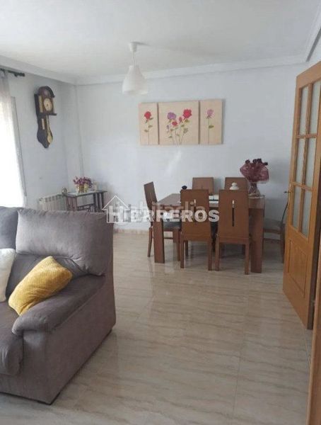 Foto 6a26ff78-826b-46e9-83c6-d545ff990021. Casa adossada amb calefacció aparcament a Alesanco