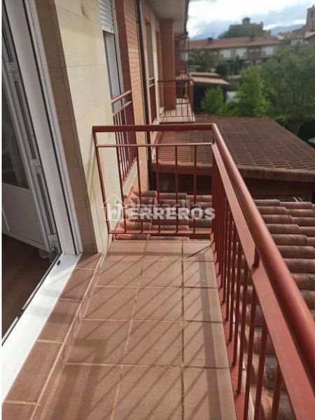 Foto b691daf2-de94-4073-afba-46858d365089. Casa adossada amb calefacció aparcament a Alesanco