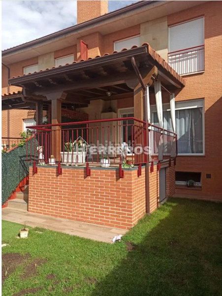 Foto faad04c8-a7a5-4509-8843-fbfb316f6a88. Casa adossada amb calefacció aparcament a Alesanco
