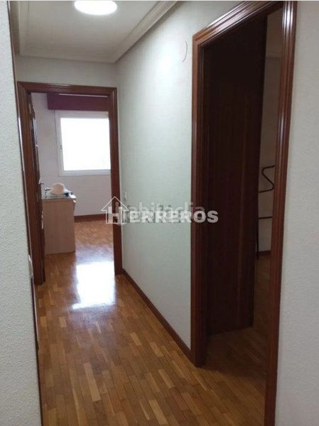 Foto 3e513a8c-b77c-4022-b3cb-b9e6bd9e51c9. Pis amb calefacció aparcament a Cascajos - Piqueras Logroño