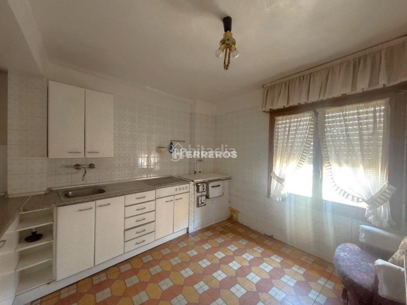 Foto 1c6fd0d7-02b7-4a2f-b616-f020c3dc43a3. Casa adossada amb calefacció a Alesanco