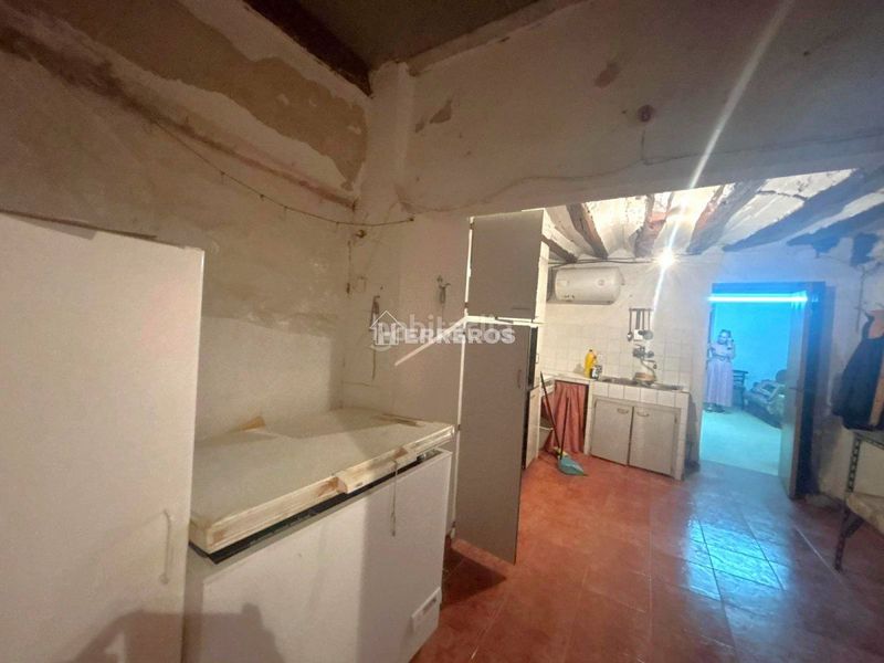 Foto 2855d11d-0afd-4b4d-898c-04f4229db7c0. Casa adossada amb calefacció a Alesanco