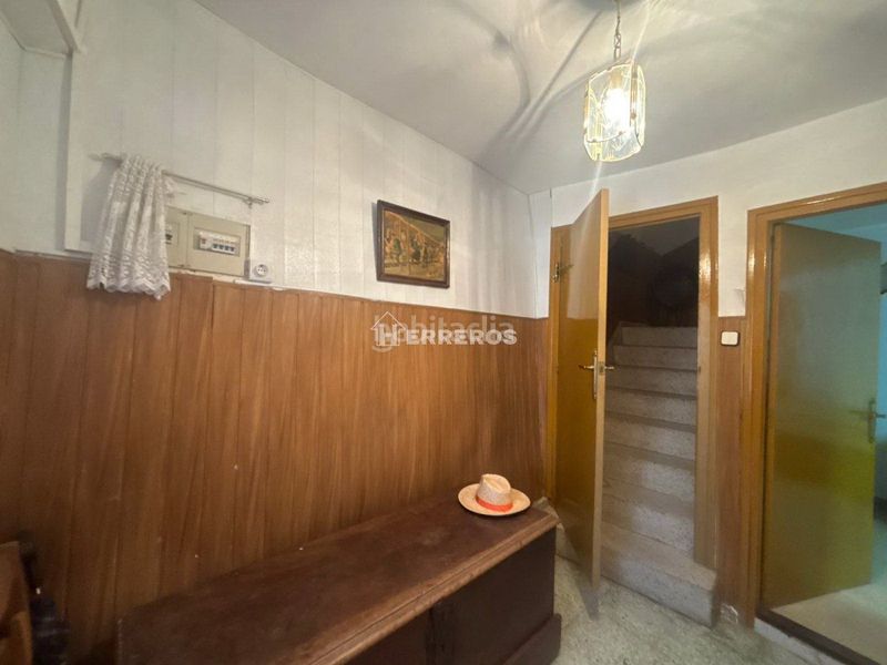 Foto 4939b607-4cda-4d54-b978-43f809a21e82. Casa adossada amb calefacció a Alesanco