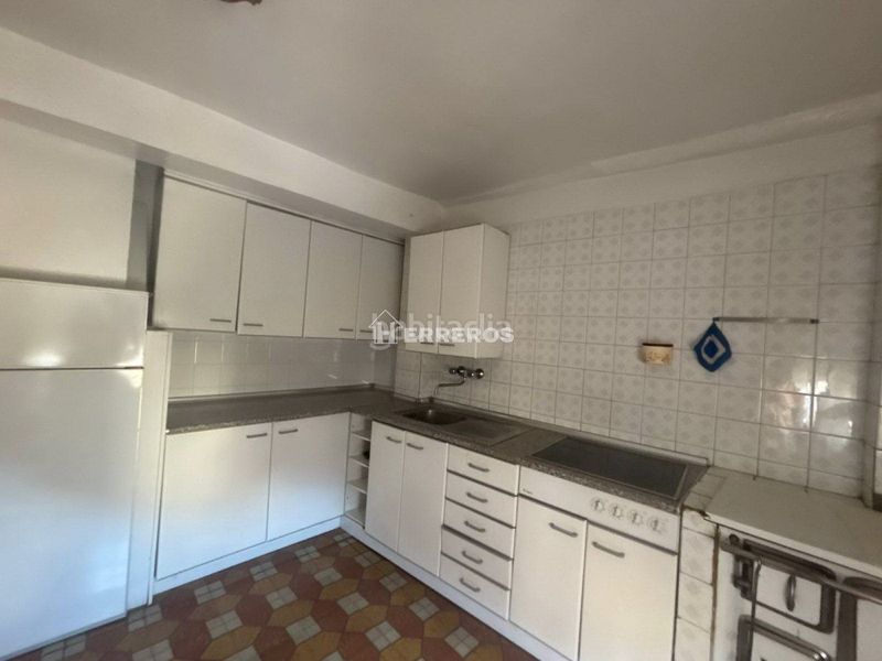 Foto 8bf14107-ceb0-4bf4-a37e-d7c39d73ff28. Casa adossada amb calefacció a Alesanco
