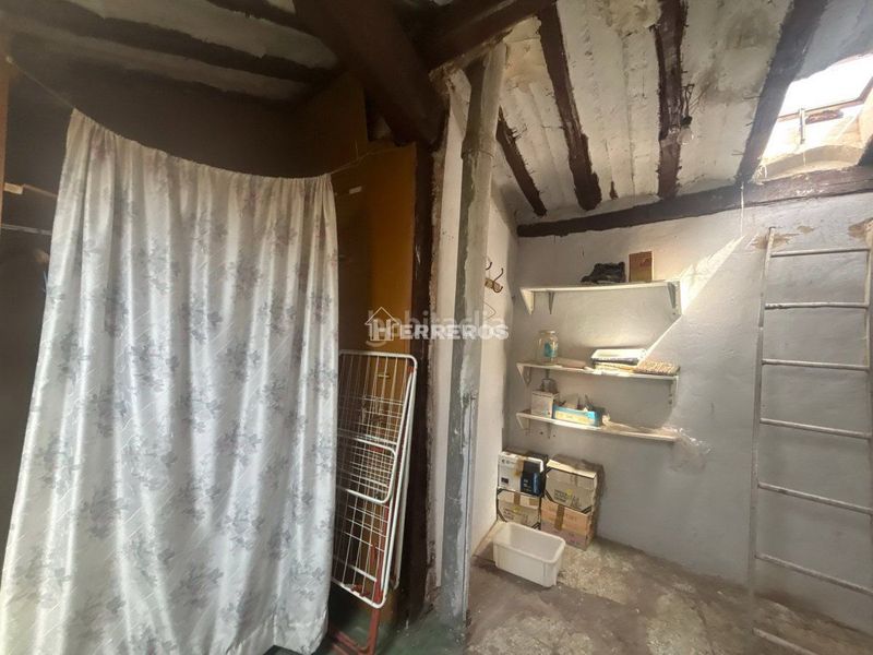 Foto b6354671-f8b5-4285-901d-d3464b5c7b40. Casa adossada amb calefacció a Alesanco