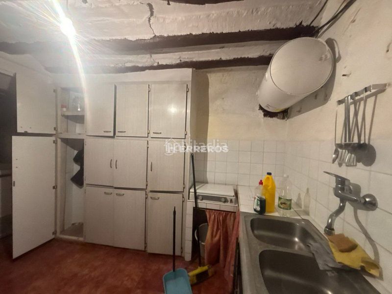 Foto d5d49955-14be-4a41-a13b-aa14a4ab99d5. Casa adossada amb calefacció a Alesanco