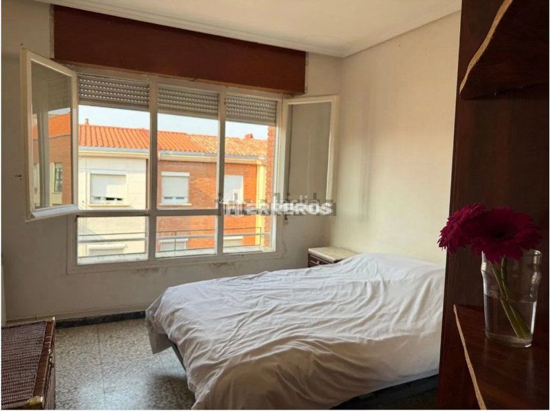 Foto 32729174-e360-45d6-ae14-0838af9fa61a. Flat with heating in Oeste Logroño