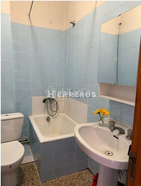 Foto d9ed655a-cab0-4a6e-9a21-a212acd83372. Flat with heating in Oeste Logroño