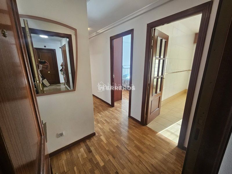 Foto ca3ccfec-5ddf-4601-a6b7-2b3d60449da0. Pis amb calefacció a Cascajos - Piqueras Logroño