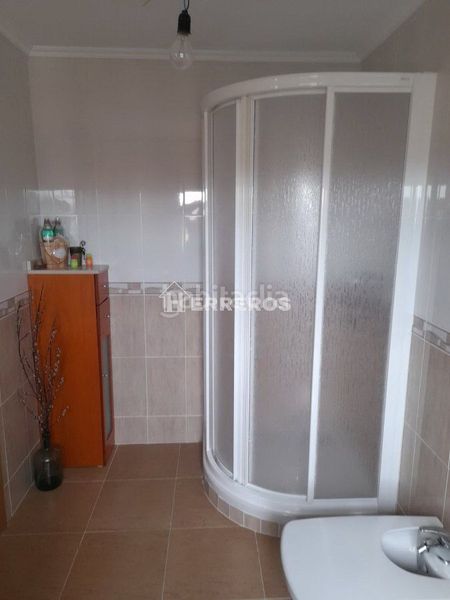 Foto 1638bed5-74db-47b6-a366-ecd1bfda9ac4. Casa amb calefacció aparcament a Lardero