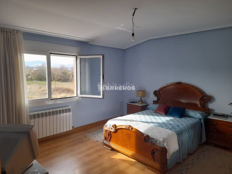 Foto 5192c353-a959-42ed-8e56-c1ba4cbe036e. Casa amb calefacció aparcament a Lardero