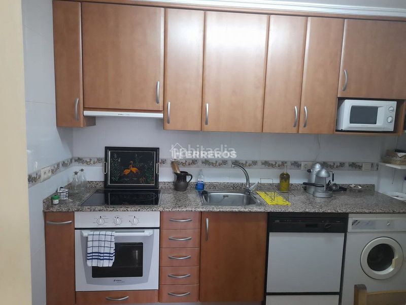 Foto c2717d9f-6140-4970-95b7-e54c35111c35. Casa amb calefacció aparcament a Lardero