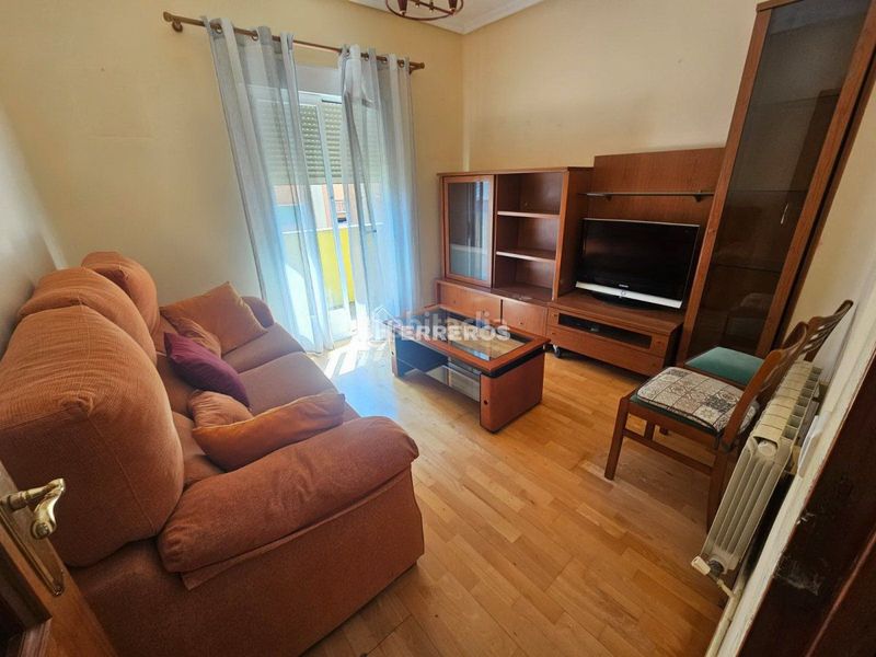 Foto 51c3c694-b4de-421f-9df2-64cf56eb4fb1. Flat with heating in San Millán - Ayuntamiento Logroño