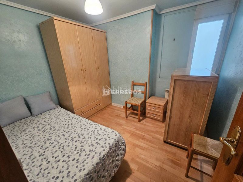 Foto b49692bf-ed45-4fc5-b592-58378a6d0eab. Flat with heating in San Millán - Ayuntamiento Logroño