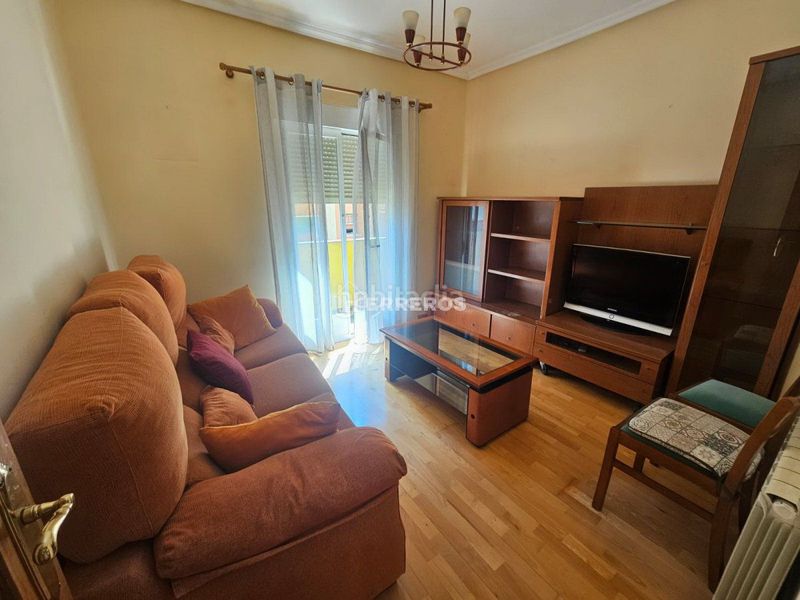 Foto ed53679e-9d1a-444b-8018-d2401cdf005c. Flat with heating in San Millán - Ayuntamiento Logroño